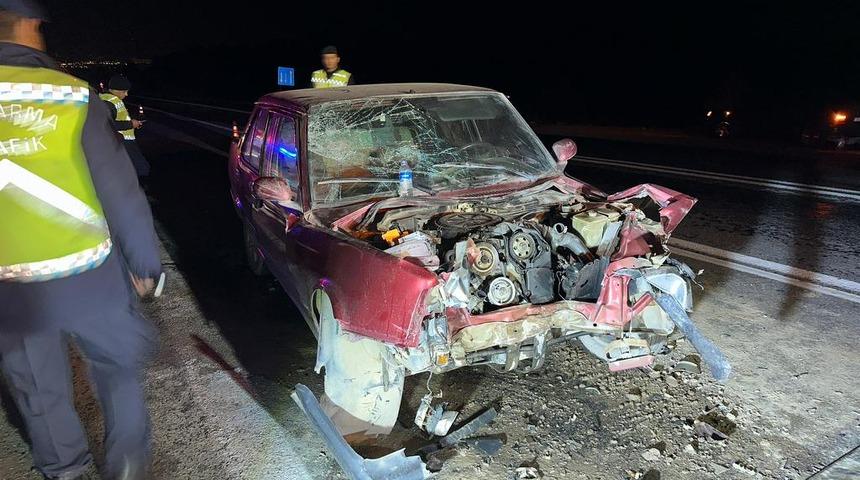 Sakarya'da kamyona çarpan otomobildeki kadın öldü