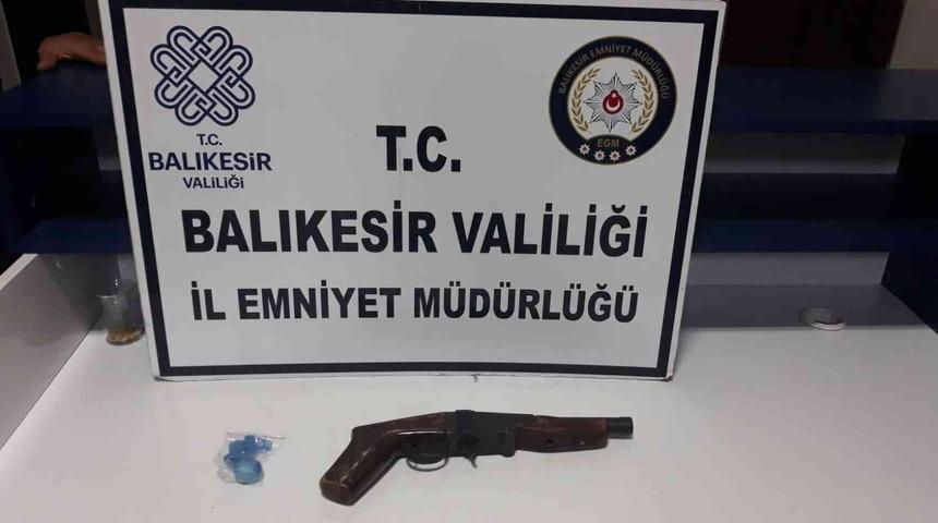 Balıkesir’de ’Huzur’ operasyonu: 302 şüpheliden 111’i tutuklandı