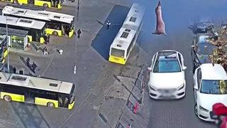 Kuzuyu vinçle indirdiler, çakarlı araçla gezdirdiler! Görüntülerini de sosyal medyadan paylaştılar