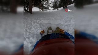 Panik anları kamerada! Snowboard yaparken çığa yakalandı