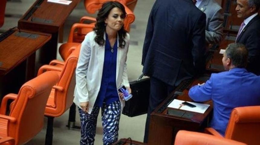 Cumhuriyet'e '90 yıllık reklam arası' diyen Tülay Babuşçu'dan dikkat çeken Atatürk paylaşımı