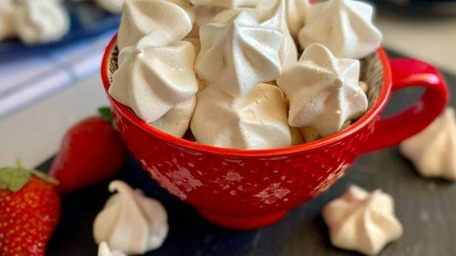 Tadına doyum olmayan beze tarifi! Pastanedekilerin tadında beze nasıl yapılır?