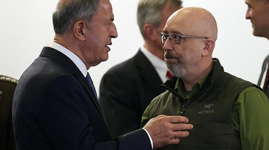 Milli Savunma Bakanı Akar'dan kritik temas! Ukraynalı mevkidaşıyla görüştü