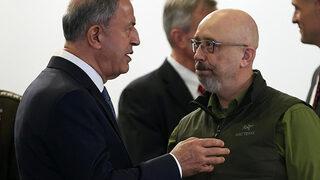 Milli Savunma Bakanı Akar'dan kritik temas! Ukraynalı mevkidaşıyla görüştü