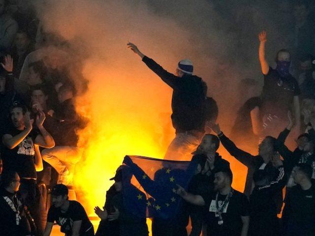 Belçika'da skandal olay! Taraftar kulübü bastı, yönetime transfer listesi verdi