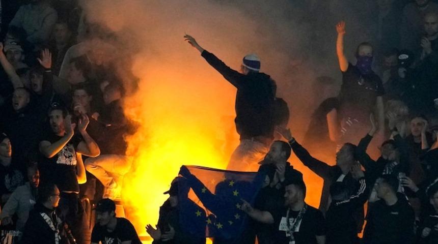 Belçika'da skandal olay! Taraftar kulübü bastı, yönetime transfer listesi verdi