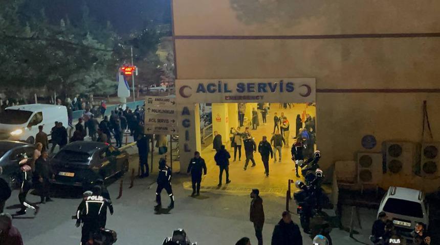 Husumetli aileler hastanede karşılaştı! Kavgada 4 kişi yaralandı