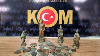Şanlıurfa'da tarihi eser operasyonunda 4 heykel, 84 obje ele geçirildi