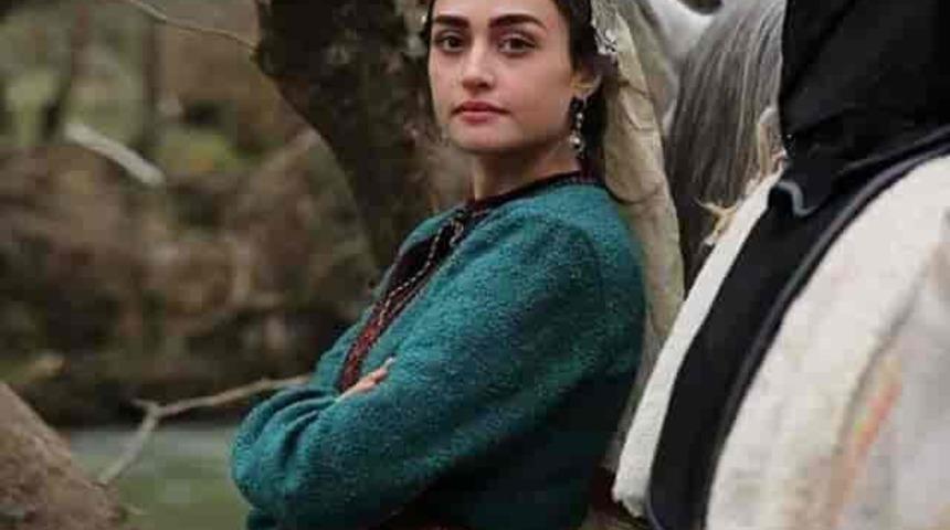 Esra Bilgiç'in yeni projesi belli oldu! Heyecanlandıran iddia