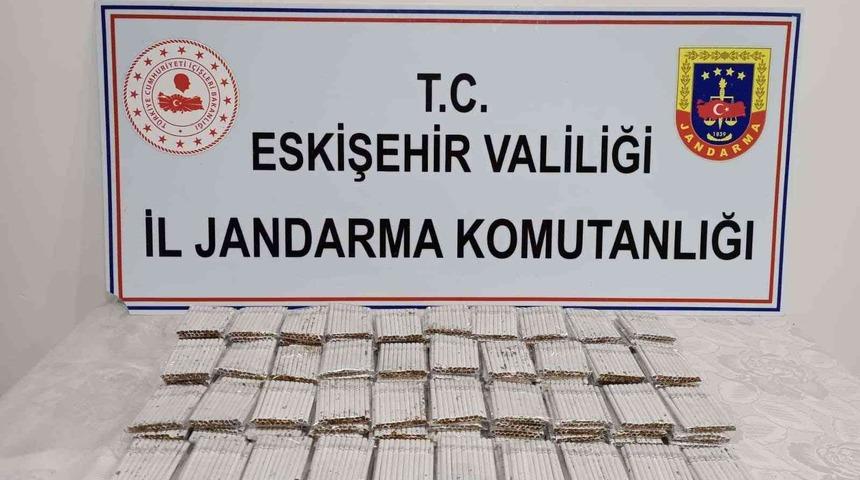 Satmak istediği tütün dolu makaronlar ile birlikte yakalandı