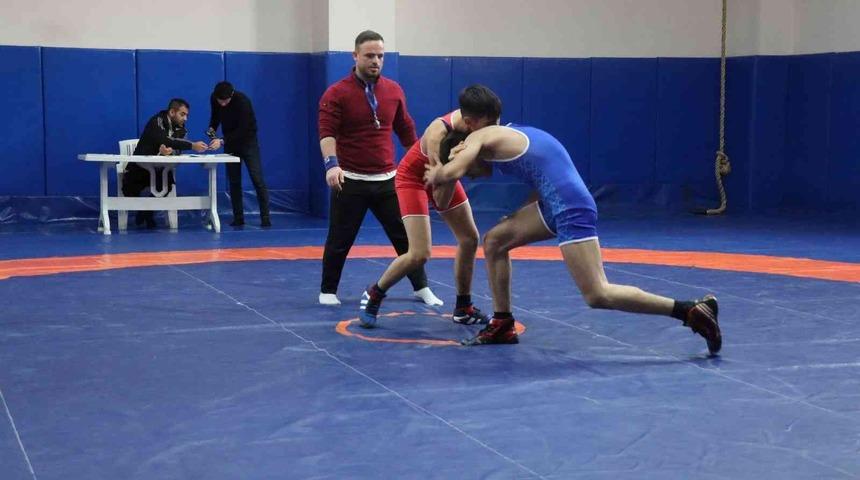 Elazığ’da güreş müsabakaları sona erdi