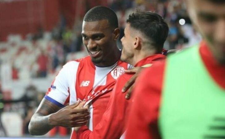 Son dakika: İşler bir anda değişti! Fenerbahçe'den saatler içerisinde Galatasaray'a transfer çalımı! Haji Wright'ın rotası Kadıköy'e döndü... G4