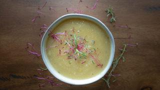 Kaşık kaşık içirecek tarif: Fesleğenli enginar çorbası! Zuhal Topal'la Yemekteyiz fesleğenli enginar çorbası malzemeleri ve tarifi