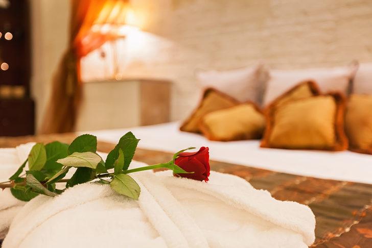 Yatak odasında g&uuml;l bulundurmanın mucizesine inanamayacaksınız