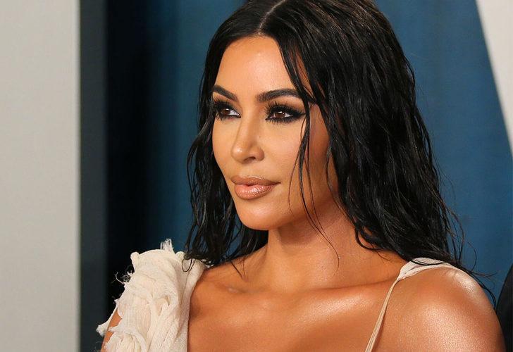 Kim Kardashian saunadan bikinili pozlarını paylaştı!