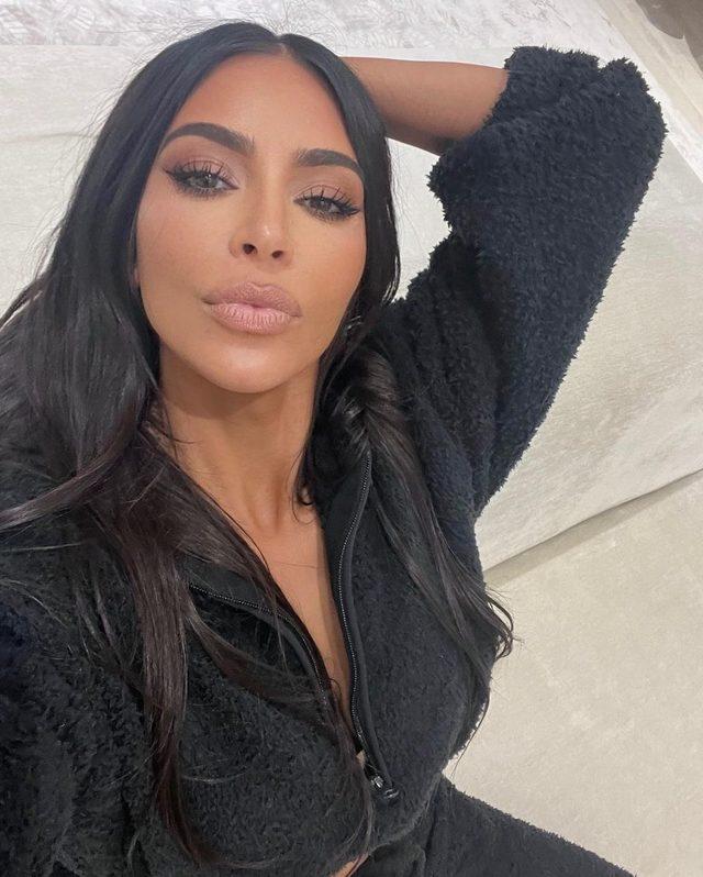 Kim Kardashian saunadan bikinili pozunu paylaştı! Seksi modele beğeni yağdı