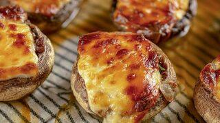 Etin olmazsa olmaz yancısı fırında kaşarlı mantar tarifi! Fırında kaşarlı mantar nasıl yapılır?