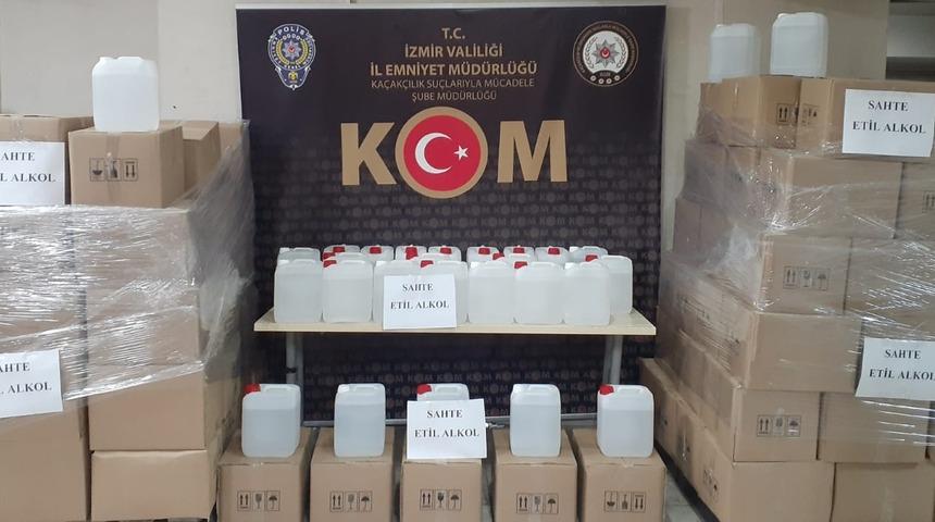 İzmir'de 1100 litre etil alkol ele geçirildi