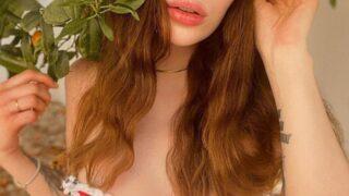 Yetişkin film yıldızı Reislin yine ayna pozuyla olay oldu! Pantolonunun düğmelerini açıp iç çamaşırıyla dans etti