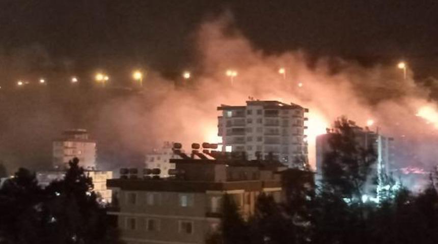 Hatay'da korkutan yangın! Yerleşim yerine yakın bölgede makilik alan tutuştu 