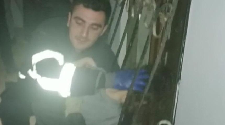 Pencere demirine sıkışan çocuk için itfaiye ekipleri seferber oldu