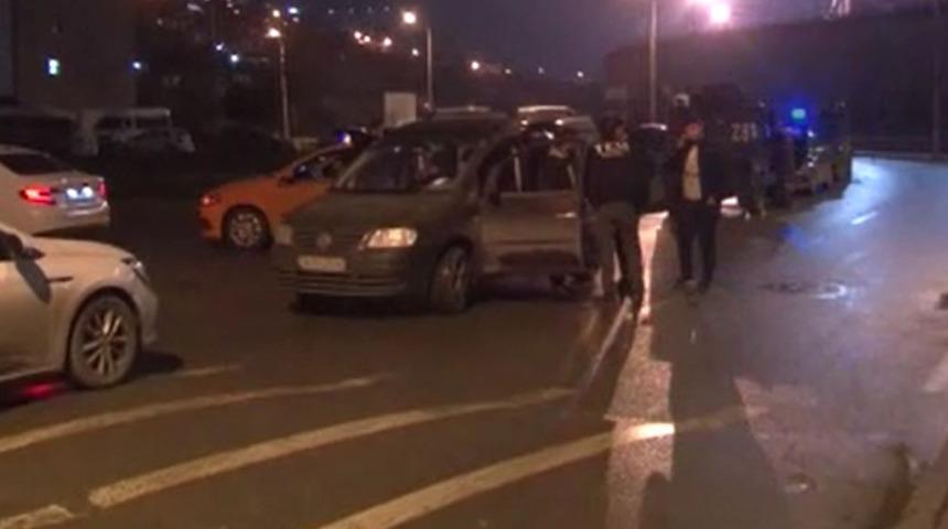 İstanbul'da polis aracına silahlı saldırı! 1 polis yaralandı