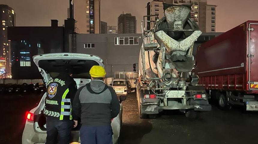 Yola beton harç dökmüştü! Ambulansa yol vermeyen sürücüye yakalandı