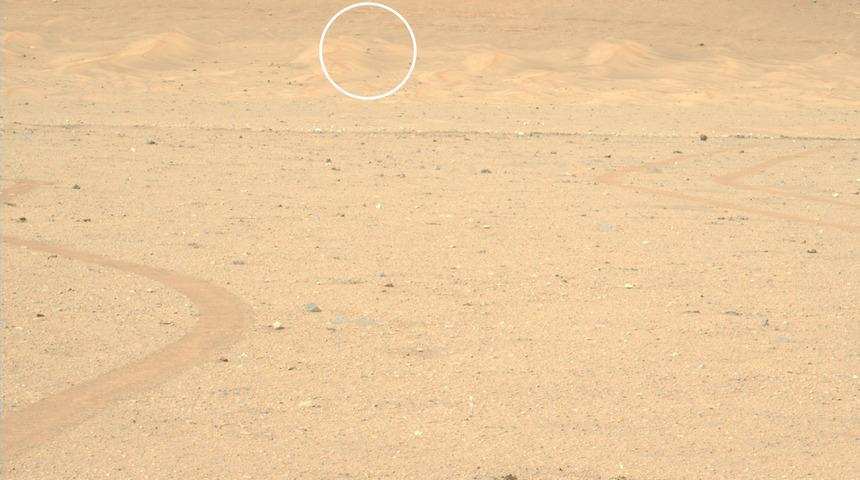 NASA'nın keşif aracı Perseverance, Mars'taki Ingenuity helikopterini fotoğrafladı! "Hiç olmadığımız kadar yakınız"