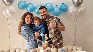 Gökhan Tepe'nin eşi kimdir? Şarkılar Bizi Söyler'in konuğu Gökhan Tepe'nin eşi Aylin Özer'den oğlu Denizhan ile eğlenceli pozlar!