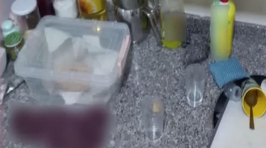 ‘Bunun ateşi anca söner’ Skandal görüntü! Yemeklerin arasından iç çamaşırı çıktı ‘Kırıştırma süreci…’