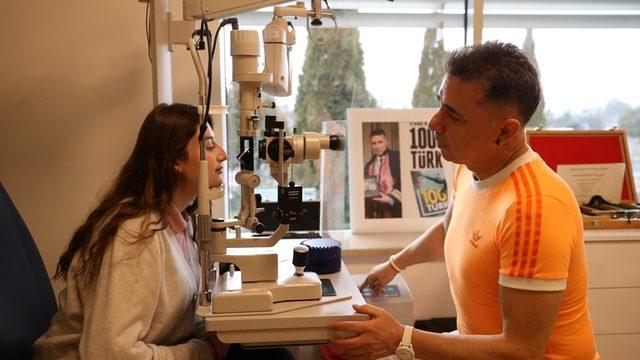 Göz kapaklarına 24 ayar altın taktırıyorlar! Sebebi ise çok daha farklı... Sadece 1 ya da 2 gram kullanılıyor