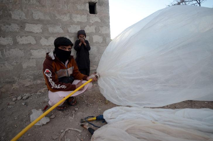 Poşet poşet doğal gaz! 'Yüzde 80 daha ucuz' Doğal gazı tarladan eve böyle taşıyorlar... 'Bir poşet doğal gaz alabilir miyim?' G4