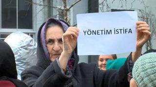 Yüzde 200'lük zam site sakinlerini isyan ettirdi! 'Yönetim istifa' pankartlarıyla eylem yaptılar