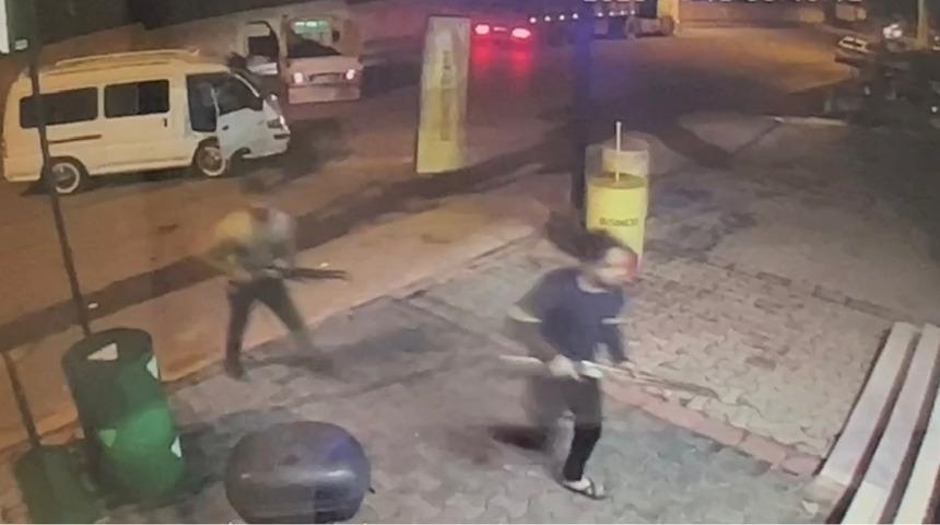 İş yeri sahibi ikisini de çıkarttı, pompalı tüfekle dönüp dehşet saçtı! Tartışmanın nedeni şaşırtmadı: Çekmeköy'de kargaşa kazaya yol açtı