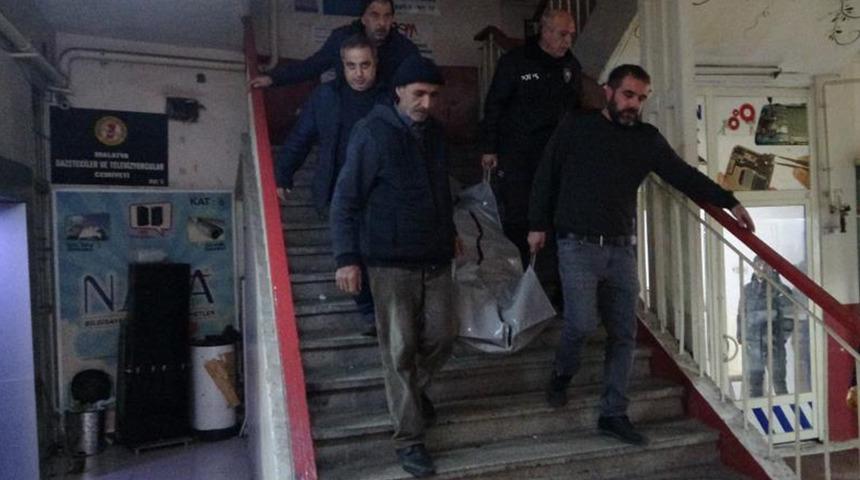 Mülk sahibi görür görmez telefona sarıldı! 67 yaşındaki adam yarı çıplak halde ölü bulundu