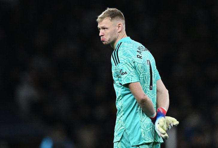 Son dakika: İngiltere futbolu karıştı! Tottenham - Arsenal maçında tribünden geldi, kaleci Ramsdale'e tekme attı! İnanılmaz anlar... G3