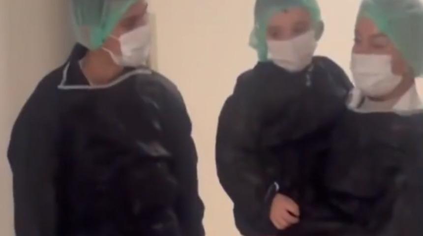 Bakan Koca'dan duygulandıran paylaşım! "Okula hastane sınıfında başladı"