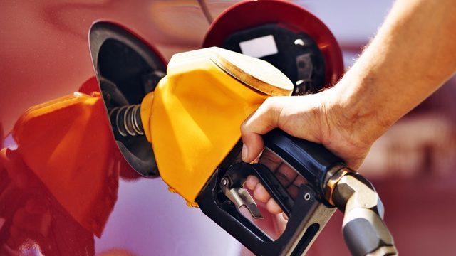 Benzine bu gece zam geliyor! Depoları daha ucuz doldurmak için son saatler: Yeniden 20 lirayı aşacak (16 Ocak Pazartesi güncel akaryakıt fiyatları)