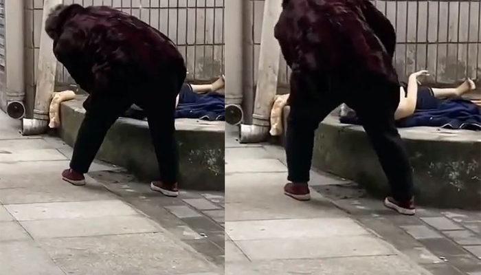 Görenleri şaşkına çevirdi! Şişme bebeği sokak ortasında parçaladı