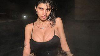 Eski yetişkin film yıldızı Mia Khalifa, uyarılarıyla sosyal medyanın ilgisini çekti! “Milyonlarca kadın zarar görüyor”