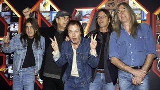 Efsane grup AC/DC'nin gitaristi Malcolm Young hayatını kaybetti