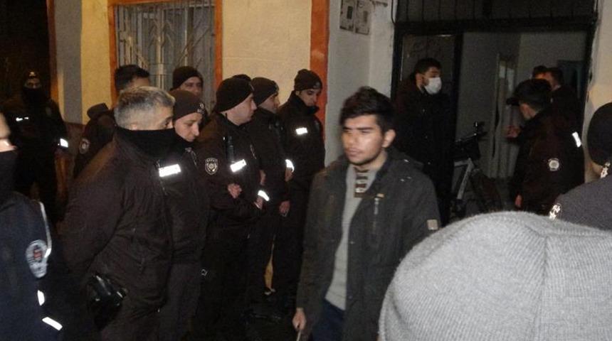 Malatya’da bir evden 35 düzensiz göçmen çıktı!