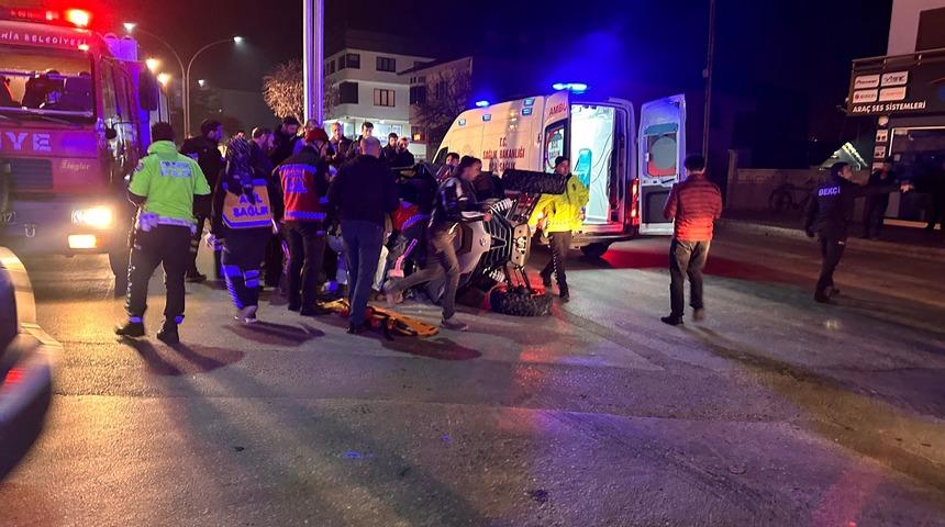 Sakarya'da devrilen arazi aracındaki iki kişi yaralandı