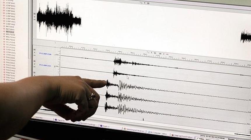Son dakika: İzmir'de korkutan deprem!