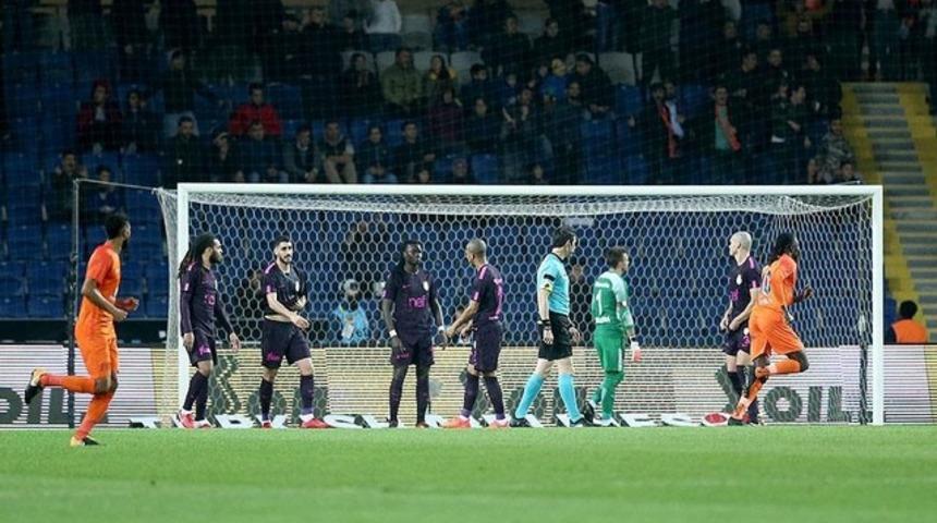 Başakşehir - Galatasaray ma&ccedil; &ouml;zeti izle: Başakşehir, Galatasaray'ı 5-1 ile par&ccedil;aladı! İşte geniş &ouml;zet