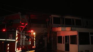 Manisa'da yediemin deposunda çıkan yangında 1 kişi yaralandı