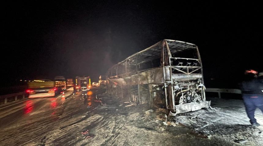 Mersin'de otobüsün tıra çarpması sonucu 3 kişi öldü