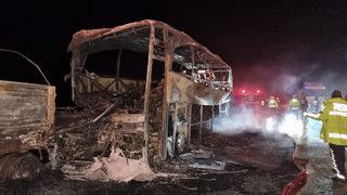 Mersin'de feci kaza!  Otobüs, TIR'a arkadan çarptı! 2'si şehit 3 ölü, 33 yaralı