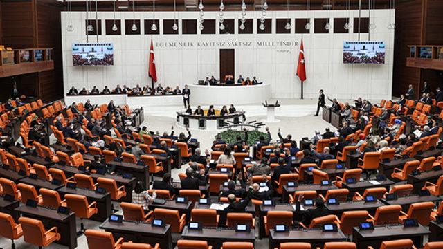 SÖZLEŞMELİ PERSONELE KADRO SON DAKİKA: Sözleşmeli personele kadro geldi mi, ne zaman yürürlüğe girecek? Kanun teklifi Meclis'te kabul edildi!