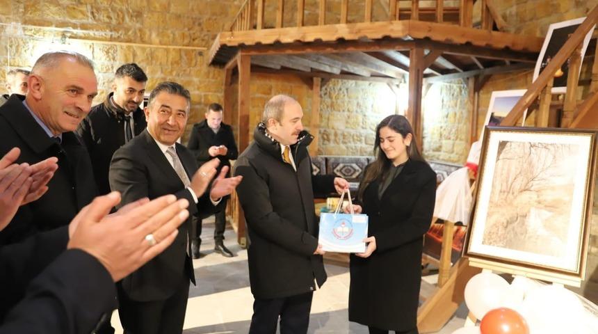 Bayburt&rsquo;un sonbahar fotoğrafları tarihi Taşhan&rsquo;da sergilendi